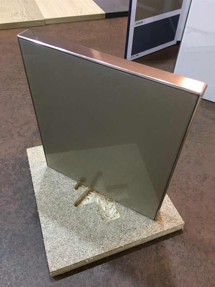 Aluminium Edge Gloss 2mm Glass Front Cabinet Door (4)