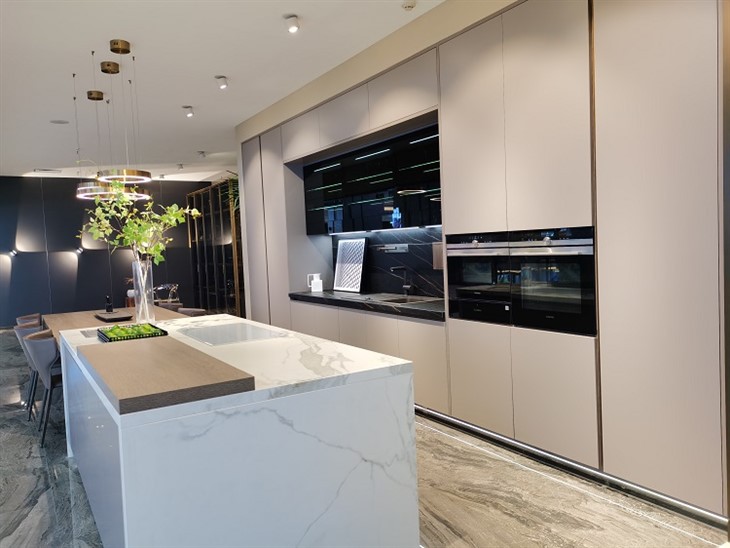 2mm Glass Front Kitchen Cabinet-light coffee glass (3)