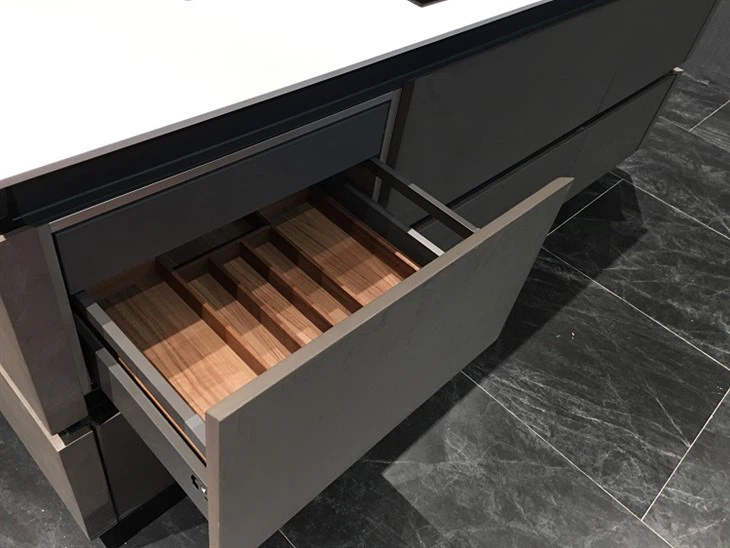 Organizing kitchen cabinets (3)